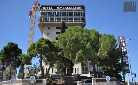 Ambasciatori, dal 2017 addio agli ultimi ricordi dell'hotel: ospiterà uffici e abitazioni